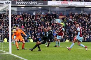 瑞典队扭头吃瓜,扭头吃瓜瞬间，足球场变“瓜田”