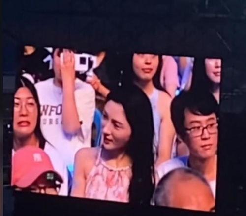 吃瓜吊带演出视频,网友直呼过瘾