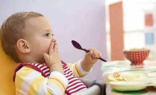 吃瓜四个月婴儿事件,揭秘婴儿饮食安全与营养误区