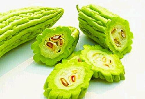 美女吃脆皮哈密瓜图片,美女邂逅脆皮哈密瓜的甜蜜瞬间