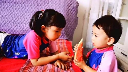 梦见姐姐送瓜给我吃,姐姐送瓜的温馨回忆