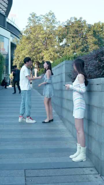 情侣吵架吃瓜被报警,一场闹剧背后的社会思考