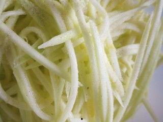 生瓜凉拌怎么吃,生瓜凉拌的独特风味体验