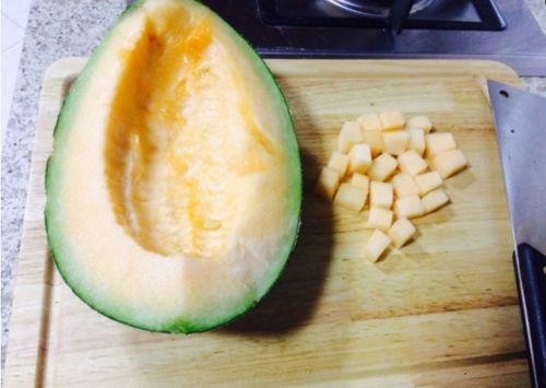 3斤半哈密瓜多大年纪吃,揭秘这个年龄段的饮食奥秘