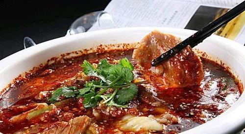 水煮肉片吃瓜,麻辣鲜香，吃瓜群众的味蕾盛宴